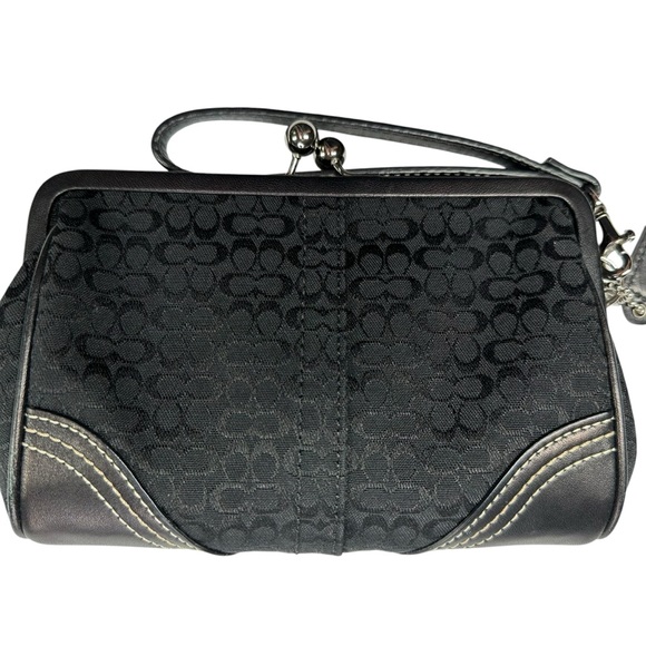 Coach Vintage Soho Signature Black Jacquard KissLock Wristlet purse. - Picture 2 of 11